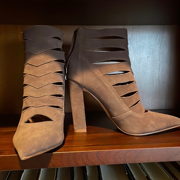 Brown 4” Steve Madden Bootie - Picture 1 of 3